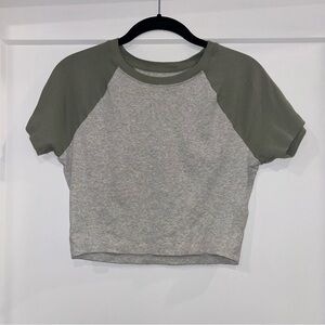 Hollister Gray and Green Cropped T-Shirt